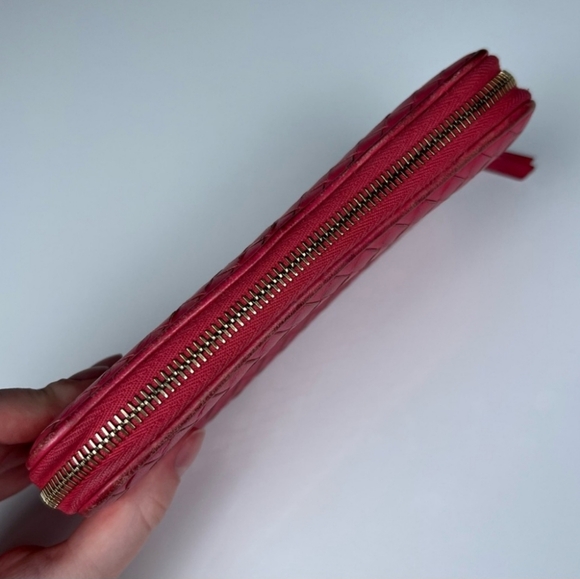 Bottega Veneta Intrecciato Pink Zip Around Wallet EUC. - Picture 3 of 9